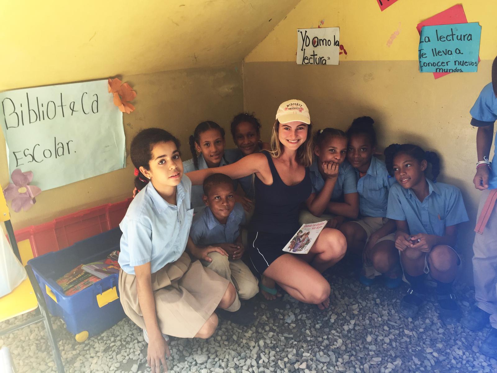 Camille Kleinman with Kids in the Dominican School Library